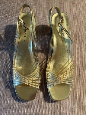 NEW! Women’s Dressy Gold Strap Shoes Size 10 Narrow